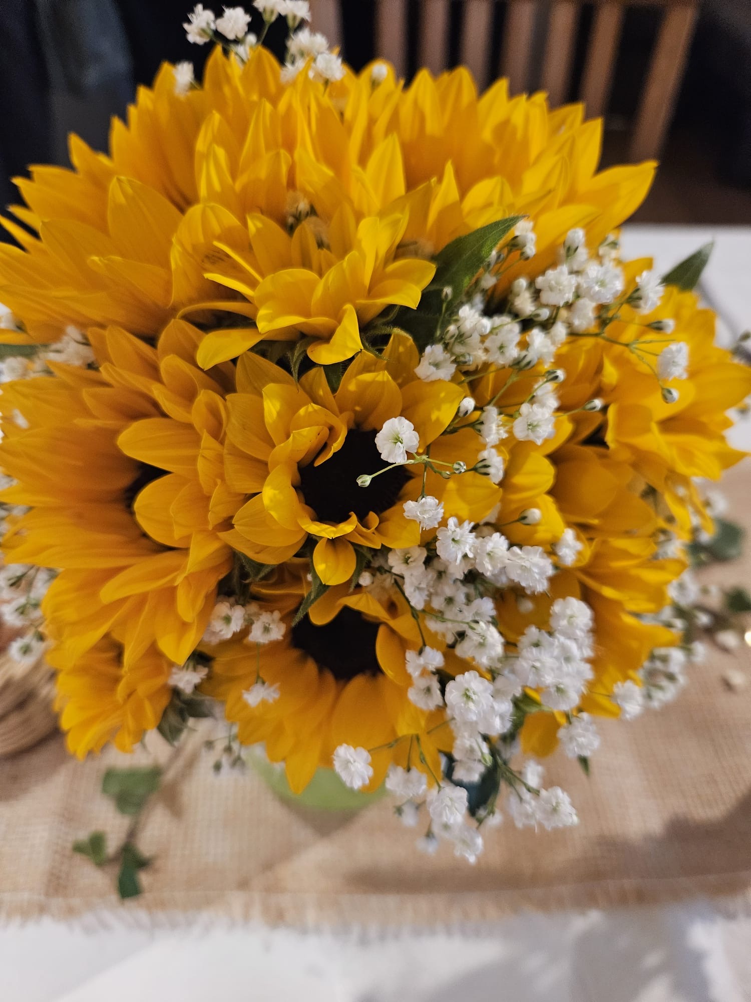 Gelber Brautstrauss mit Sonnenblumen mit weiss