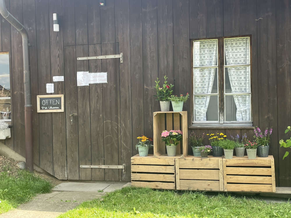 Sabrinas Kreative Schöpfli von vorn mit dem Offen Schild.