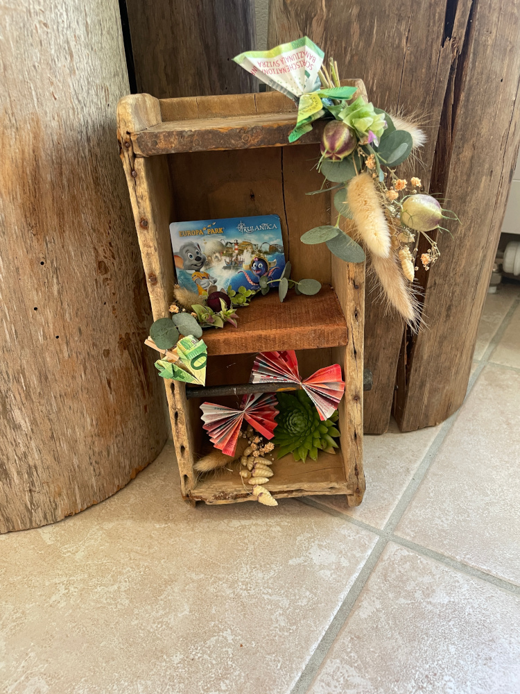 Geschenkidee die die ausgarniert wurde.