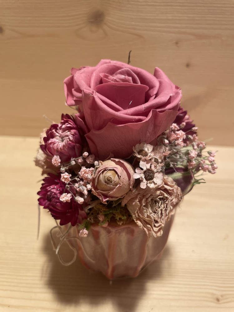 stabilisierte Rose ausgarniert